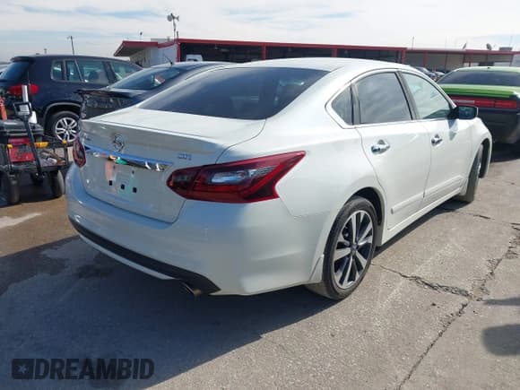 ✅ 2017 Nissan Altima SV • VIN: 1N4AL3AP4HC113278 • Lot: 43838769. Listed on IAAI with 209,424 mi. Free auction sales archive from the USA and detailed vehicle history report at DreamBid. Image 4.
