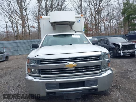 ✅ 2016 Chevrolet Silverado 2500HD Work Truck • VIN: 1GC0CUEG3GZ385581 • Lot: 41732257. Wystawiony na IAAI z przebiegiem 295 009 mil. Bezpłatny archiwum sprzedaży aukcyjnych z USA i szczegółowy raport historii pojazdu na DreamBid. Zdjęcie 12.