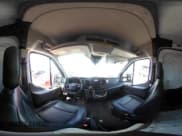 ✅ 2020 Ford Transit Cargo • VIN: 1FTBR1C82LKA83509 • Lot: 43127189. Wystawiony na IAAI z przebiegiem 20 442 mil. Bezpłatny archiwum sprzedaży aukcyjnych z USA i szczegółowy raport historii pojazdu na DreamBid. Zdjęcie 18.