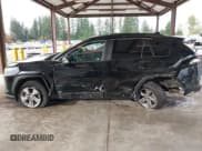 ✅ 2023 Toyota RAV4 Hybrid LE • VIN: 4T3MWRFV5PU082675 • Lot: 43587446. Wystawiony na IAAI z przebiegiem 25 420 mil. Bezpłatny archiwum sprzedaży aukcyjnych z USA i szczegółowy raport historii pojazdu na DreamBid. Zdjęcie 15.