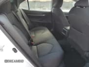 ✅ 2022 Toyota Camry LE • VIN: 4T1C11AK9NU680525 • Lot: 90269995. Wystawiony na Copart z przebiegiem 14 336 mil. Bezpłatny archiwum sprzedaży aukcyjnych z USA i szczegółowy raport historii pojazdu na DreamBid. Zdjęcie 10.