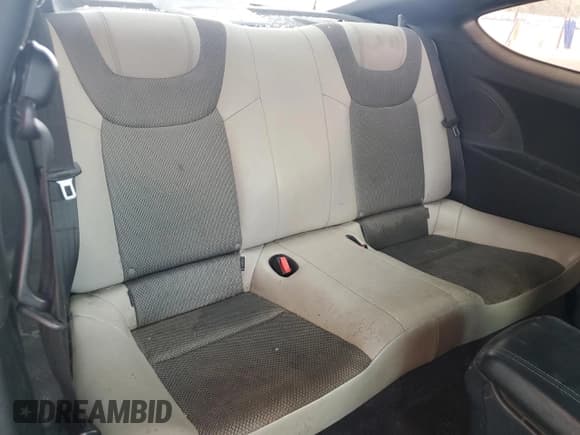 ✅ 2013 Hyundai Genesis Coupe Premium • VIN: KMHHT6KD1DU099547 • Lot: 59373245. Wystawiony na Copart z przebiegiem 119 944 mil. Bezpłatny archiwum sprzedaży aukcyjnych z USA i szczegółowy raport historii pojazdu na DreamBid. Zdjęcie 10.