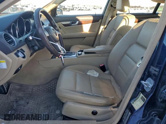 ✅ 2013 Mercedes-Benz C 300 Sport • VIN: WDDGF8AB3DR253753 • Lot: 95516965. Wystawiony na Copart z przebiegiem 106 067 mil. Bezpłatny archiwum sprzedaży aukcyjnych z USA i szczegółowy raport historii pojazdu na DreamBid. Zdjęcie 7.