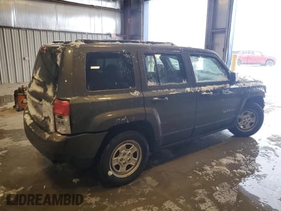 ✅ 2016 Jeep Patriot Sport SE • VIN: 1C4NJPBA0GD603454 • Lot: 84424484. Listed on Copart with 131,900 mi. Free auction sales archive from the USA and detailed vehicle history report at DreamBid. Image 3.