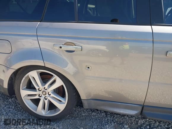 ✅ 2013 Land Rover Range Rover Sport HSE Lux • VIN: SALSK2D4XDA806271 • Lot: 43260795. Listed on IAAI with 101,452 mi. Free auction sales archive from the USA and detailed vehicle history report at DreamBid. Image 6.