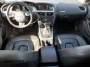 ✅ 2013 Audi A5 Premium • VIN: WAUCFAFR8DA072049 • Lot: 81745385. Wystawiony na Copart z przebiegiem 69 422 mil. Bezpłatny archiwum sprzedaży aukcyjnych z USA i szczegółowy raport historii pojazdu na DreamBid. Zdjęcie 8.