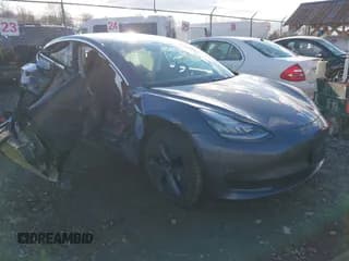 ✅ 2020 Tesla Model 3 Long Range • VIN: 5YJ3E1EB0LF588907 • Lot: 43699737. Wystawiony na IAAI z przebiegiem 121 978 mil. Bezpłatny archiwum sprzedaży aukcyjnych z USA i szczegółowy raport historii pojazdu na DreamBid. Zdjęcie 1.