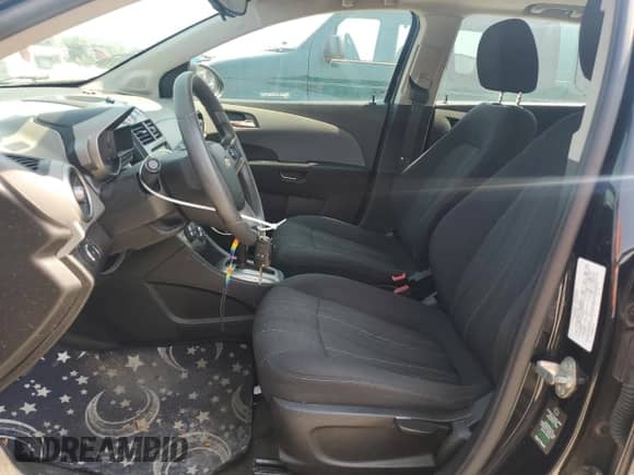 2014 Chevrolet Sonic LT z VIN 1G1JC6EH8E4224333, wystawiony jako Copart lot #68867264 z przebiegiem 80 086 mil mil oraz Czysty tytuł • Clean title. Historia ofert i sprzedaży dostępna na DreamBid. Obrazek 7.