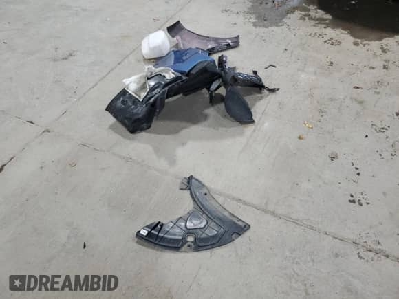 2017 Subaru Forester Limited with VIN JF2SJAJC5HH527843, listed as a Copart auction lot 82440135 with 64,197 mi miles and Salvage title. Bid and sale history available at DreamBid. Image 13.