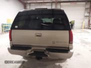 ✅ 1999 Cadillac Escalade • VIN: 1GYEK13RXXR413480 • Lot: 41552688. Wystawiony na IAAI z przebiegiem 214 501 mil. Bezpłatny archiwum sprzedaży aukcyjnych z USA i szczegółowy raport historii pojazdu na DreamBid. Zdjęcie 16.