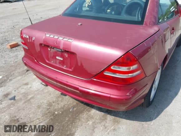 ✅ 2001 Mercedes-Benz SLK 230/320 • VIN: WDBKK65F31F202699 • Lot: 42806402. Wystawiony na IAAI z przebiegiem 166 813 mil. Bezpłatny archiwum sprzedaży aukcyjnych z USA i szczegółowy raport historii pojazdu na DreamBid. Zdjęcie 6.