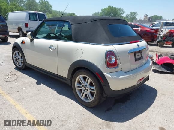 ✅ 2012 MINI Convertible • VIN: WMWZN3C51CT134646 • Лот: 42252740. Опубликован ранее на IAAI с пробегом 124 278 миль. Бесплатный доступ к архиву аукционных продаж из США и подробный отчёт об истории автомобиля на DreamBid. Изображение 3.