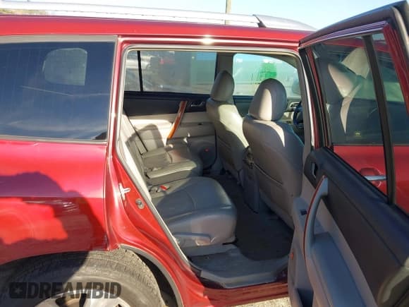 ✅ 2010 Toyota Highlander Limited • VIN: 5TDDK3EH3AS037585 • Lot: 43626495. Listed on IAAI with 230,000 mi. Free auction sales archive from the USA and detailed vehicle history report at DreamBid. Image 8.