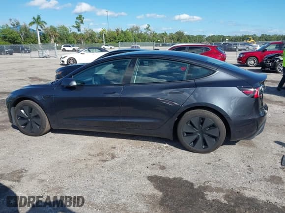 ✅ 2024 Tesla Model 3 • VIN: 5YJ3E1EA9RF737721 • Лот: 43581026. Опубликован ранее на IAAI с пробегом 11 472 миль. Бесплатный доступ к архиву аукционных продаж из США и подробный отчёт об истории автомобиля на DreamBid. Изображение 14.