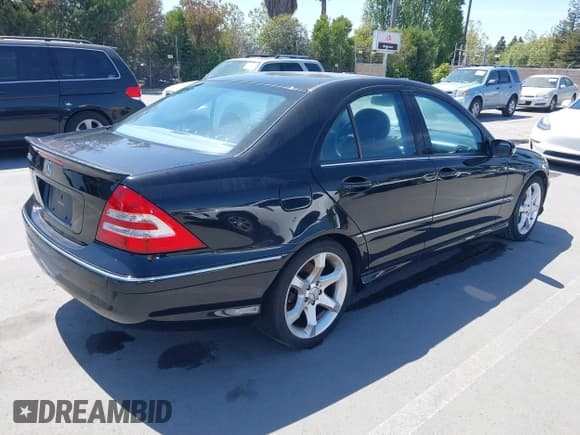 ✅ 2007 Mercedes-Benz C 230 Sport • VIN: WDBRF52H27F931854 • Lot: 42154149. Wystawiony na IAAI z przebiegiem 187 730 mil. Bezpłatny archiwum sprzedaży aukcyjnych z USA i szczegółowy raport historii pojazdu na DreamBid. Zdjęcie 4.