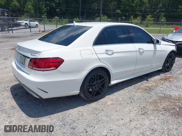 ✅ 2014 Mercedes-Benz E 350 Sport • VIN: WDDHF8JB9EB061378 • Лот: 42666365. Опубликован ранее на IAAI с пробегом 121 950 миль. Бесплатный доступ к архиву аукционных продаж из США и подробный отчёт об истории автомобиля на DreamBid. Изображение 4.