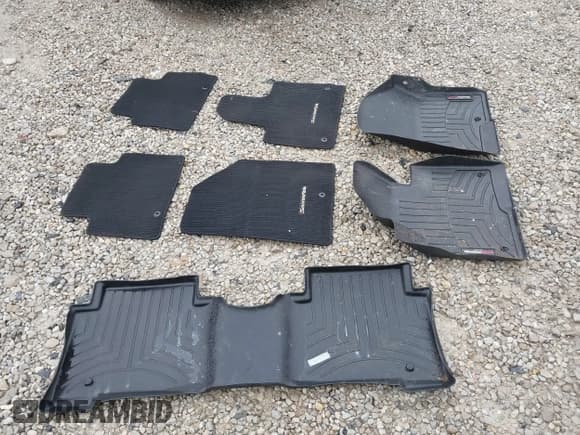 ✅ 2013 Hyundai Santa Fe Limited • VIN: KM8SR4HF9DU004007 • Лот: 43583904. Опубликован ранее на IAAI с пробегом 169 832 миль. Бесплатный доступ к архиву аукционных продаж из США и подробный отчёт об истории автомобиля на DreamBid. Изображение 17.