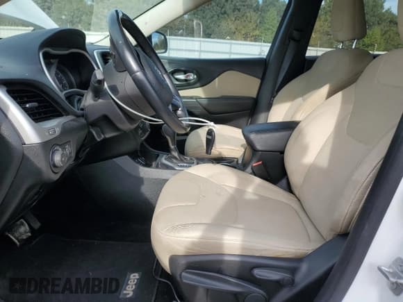 ✅ 2015 Jeep Cherokee Latitude • VIN: 1C4PJLCB9FW628011 • Лот: 90228485. Опубликован ранее на Copart с пробегом 133 241 миль. Бесплатный доступ к архиву аукционных продаж из США и подробный отчёт об истории автомобиля на DreamBid. Изображение 7.