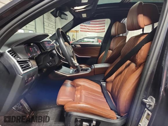 ✅ 2021 BMW X7 xDrive40i • VIN: 5UXCW2C00M9F02965 • Лот: 92995675. Опубликован ранее на Copart с пробегом 52 090 миль. Бесплатный доступ к архиву аукционных продаж из США и подробный отчёт об истории автомобиля на DreamBid. Изображение 7.