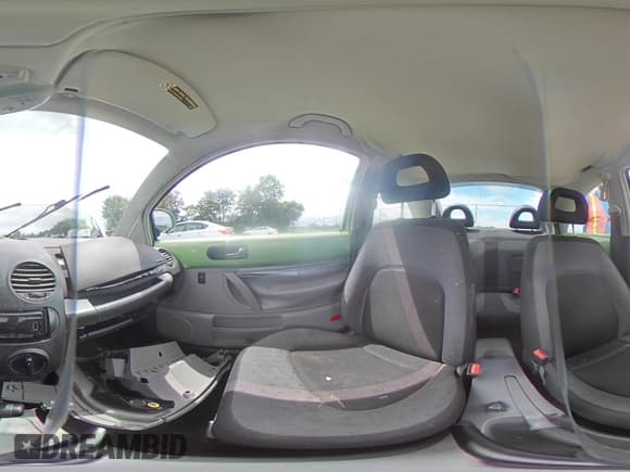 ✅ 1999 Volkswagen Beetle GLS • VIN: 3VWCA21C7XM428859 • Lot: 63816035. Listed on Copart with 173,833 mi. Free auction sales archive from the USA and detailed vehicle history report at DreamBid. Image 14.