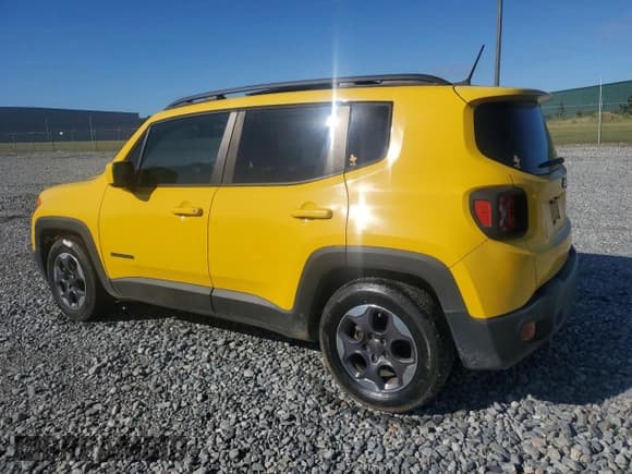✅ 2015 Jeep Renegade Latitude • VIN: ZACCJABH7FPC38613 • Лот: 86519635. Опубликован ранее на Copart с пробегом 51 528 миль. Бесплатный доступ к архиву аукционных продаж из США и подробный отчёт об истории автомобиля на DreamBid. Изображение 2.