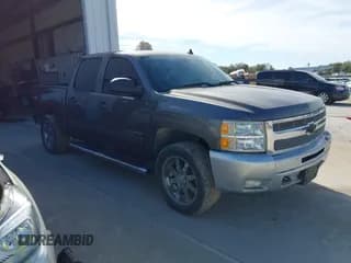 ✅ 2013 Chevrolet Silverado 1500 LT • VIN: 3GCPKSE77DG125766 • Lot: 43628365. Wystawiony na IAAI z przebiegiem 81 215 mil. Bezpłatny archiwum sprzedaży aukcyjnych z USA i szczegółowy raport historii pojazdu na DreamBid. Zdjęcie 1.