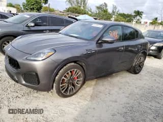 ✅ 2023 Maserati Grecale Modena • VIN: ZN682AVMXP7429614 • Lot: 81704133. Wystawiony na Copart z przebiegiem 836 mil. Bezpłatny archiwum sprzedaży aukcyjnych z USA i szczegółowy raport historii pojazdu na DreamBid. Zdjęcie 1.