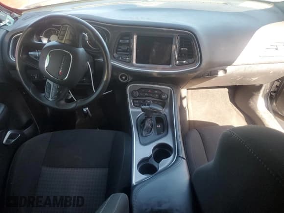 ✅ 2022 Dodge Challenger R/T • VIN: 2C3CDZBT8NH144352 • Lot: 44804763. Wystawiony na Copart z przebiegiem 19 974 mil. Bezpłatny archiwum sprzedaży aukcyjnych z USA i szczegółowy raport historii pojazdu na DreamBid. Zdjęcie 8.