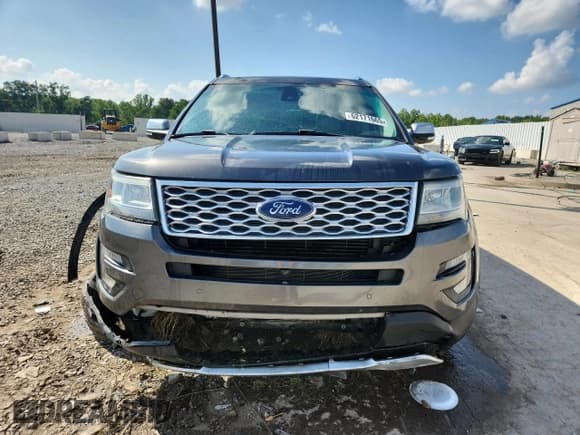 ✅ 2016 Ford Explorer Platinum • VIN: 1FM5K8HT6GGA53294 • Lot: 62171665. Wystawiony na Copart z przebiegiem 177 507 mil. Bezpłatny archiwum sprzedaży aukcyjnych z USA i szczegółowy raport historii pojazdu na DreamBid. Zdjęcie 5.