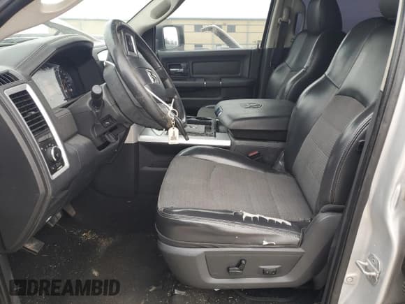 ✅ 2009 Dodge 1500 SLT • VIN: 1D3HB13T59S710142 • Lot: 45555275. Wystawiony na Copart z przebiegiem 270 206 mil. Bezpłatny archiwum sprzedaży aukcyjnych z USA i szczegółowy raport historii pojazdu na DreamBid. Zdjęcie 7.