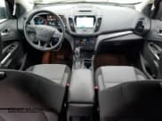 ✅ 2018 Ford Escape SE • VIN: 1FMCU9GD6JUC25124 • Lot: 92701455. Wystawiony na Copart z przebiegiem 68 049 mil. Bezpłatny archiwum sprzedaży aukcyjnych z USA i szczegółowy raport historii pojazdu na DreamBid. Zdjęcie 8.