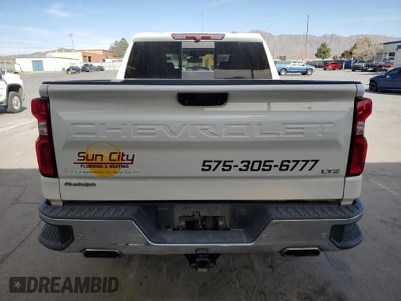 ✅ 2020 Chevrolet Silverado 1500 LTZ • VIN: 3GCUYGELXLG275011 • Lot: 49483245. Wystawiony na Copart z przebiegiem 76 405 mil. Bezpłatny archiwum sprzedaży aukcyjnych z USA i szczegółowy raport historii pojazdu na DreamBid. Zdjęcie 6.