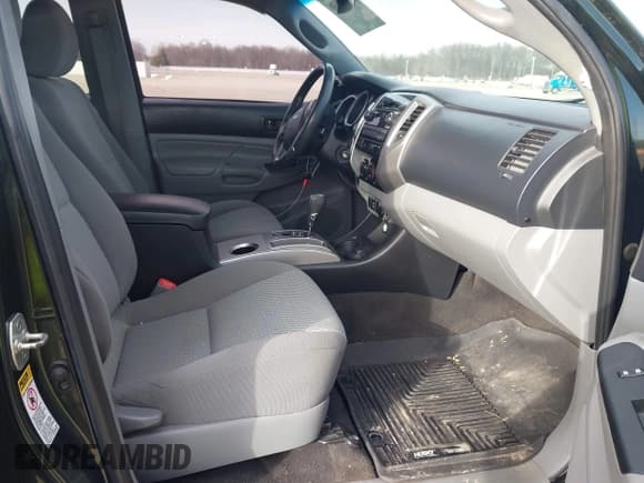 ✅ 2012 Toyota Tacoma • VIN: 3TMLU4EN8CM084941 • Lot: 41547330. Listed on IAAI with 118,460 mi. Free auction sales archive from the USA and detailed vehicle history report at DreamBid. Image 5.