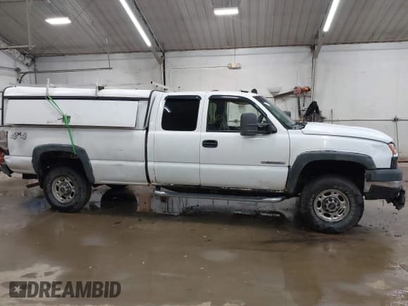 ✅ 2006 Chevrolet Silverado 2500HD LT2 • VIN: 1GCHK29U46E214094 • Lot: 42017633. Listed on IAAI with 220,014 mi. Free auction sales archive from the USA and detailed vehicle history report at DreamBid. Image 13.