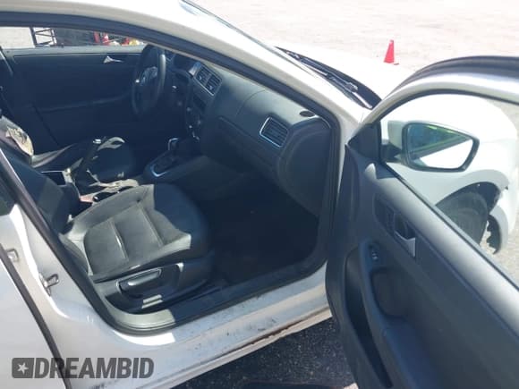 ✅ 2012 Volkswagen Jetta SE • VIN: 3VWDP7AJ9CM129415 • Lot: 43431188. Wystawiony na IAAI z przebiegiem 287 905 mil. Bezpłatny archiwum sprzedaży aukcyjnych z USA i szczegółowy raport historii pojazdu na DreamBid. Zdjęcie 5.