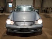 ✅ 2005 Mercedes-Benz C 320 • VIN: WDBRF84J15F662342 • Lot: 44009115. Wystawiony na Copart z przebiegiem 172 017 mil. Bezpłatny archiwum sprzedaży aukcyjnych z USA i szczegółowy raport historii pojazdu na DreamBid. Zdjęcie 5.