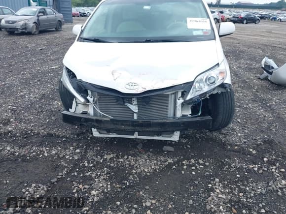 ✅ 2014 Toyota Sienna LE AAS • VIN: 5TDKK3DC0ES521152 • Lot: 39961035. Listed on IAAI with 147,947 mi. Free auction sales archive from the USA and detailed vehicle history report at DreamBid. Image 6.