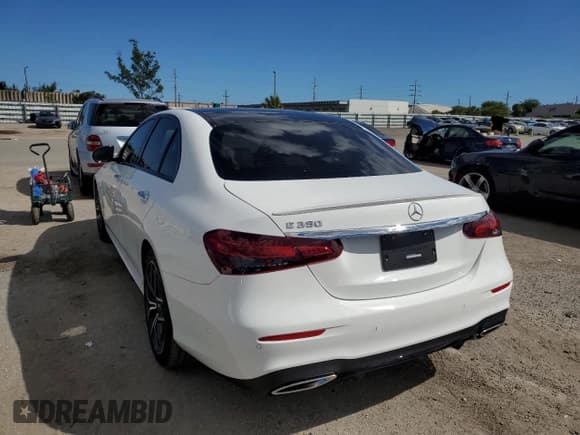 ✅ 2022 Mercedes-Benz E 350 • VIN: W1KZF8DB8NB083632 • Lot: 64756132. Wystawiony na Copart z przebiegiem 2 704 mil. Bezpłatny archiwum sprzedaży aukcyjnych z USA i szczegółowy raport historii pojazdu na DreamBid. Zdjęcie 3.