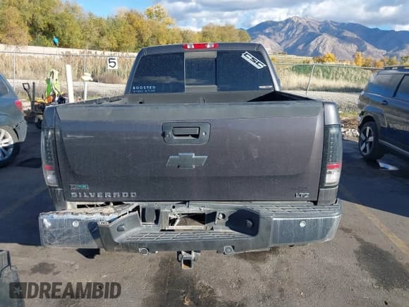 ✅ 2010 Chevrolet Silverado 1500 • VIN: 3GCXKTE27AG261479 • Lot: 43635635. Wystawiony na IAAI z przebiegiem 232 696 mil. Bezpłatny archiwum sprzedaży aukcyjnych z USA i szczegółowy raport historii pojazdu na DreamBid. Zdjęcie 17.