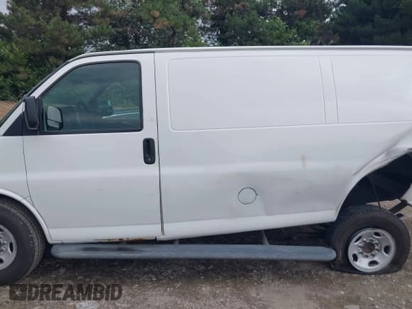 ✅ 2011 Chevrolet Express Cargo • VIN: 1GCWGFBA8B1153429 • Лот: 42541477. Опубликован ранее на IAAI с пробегом 622 878 миль. Бесплатный доступ к архиву аукционных продаж из США и подробный отчёт об истории автомобиля на DreamBid. Изображение 14.