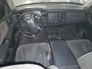 ✅ 2001 Dodge Dakota Sport • VIN: 1B7HL2ANX1S226245 • Lot: 86548114. Wystawiony na Copart z przebiegiem 146 997 mil. Bezpłatny archiwum sprzedaży aukcyjnych z USA i szczegółowy raport historii pojazdu na DreamBid. Zdjęcie 8.