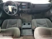 ✅ 2005 Chevrolet Silverado 2500HD LS • VIN: 1GCHK23255F863175 • Lot: 90364075. Wystawiony na Copart z przebiegiem 246 315 mil. Bezpłatny archiwum sprzedaży aukcyjnych z USA i szczegółowy raport historii pojazdu na DreamBid. Zdjęcie 8.