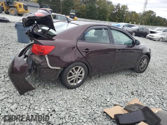 ✅ 2011 Kia Forte EX • VIN: KNAFU4A28B5399023 • Лот: 86474785. Опубликован ранее на Copart с пробегом 163 227 миль. Бесплатный доступ к архиву аукционных продаж из США и подробный отчёт об истории автомобиля на DreamBid. Изображение 3.