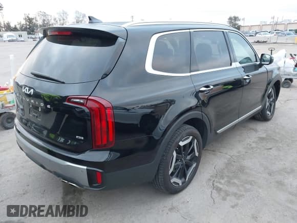 ✅ 2023 Kia Telluride S • VIN: 5XYP6DGC2PG409948 • Lot: 41783552. Listed on IAAI with 33,835 mi. Free auction sales archive from the USA and detailed vehicle history report at DreamBid. Image 4.