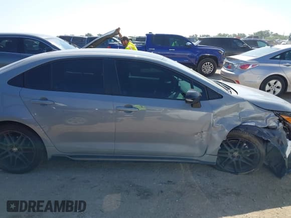 ✅ 2022 Toyota Corolla SE • VIN: 5YFS4MCE0NP124536 • Lot: 42524964. Wystawiony na IAAI z przebiegiem 48 352 mil. Bezpłatny archiwum sprzedaży aukcyjnych z USA i szczegółowy raport historii pojazdu na DreamBid. Zdjęcie 13.