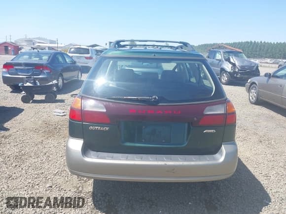 ✅ 2003 Subaru Legacy Outback • VIN: 4S3BH675037606772 • Lot: 42467286. Wystawiony na IAAI z przebiegiem 248 601 mil. Bezpłatny archiwum sprzedaży aukcyjnych z USA i szczegółowy raport historii pojazdu na DreamBid. Zdjęcie 16.