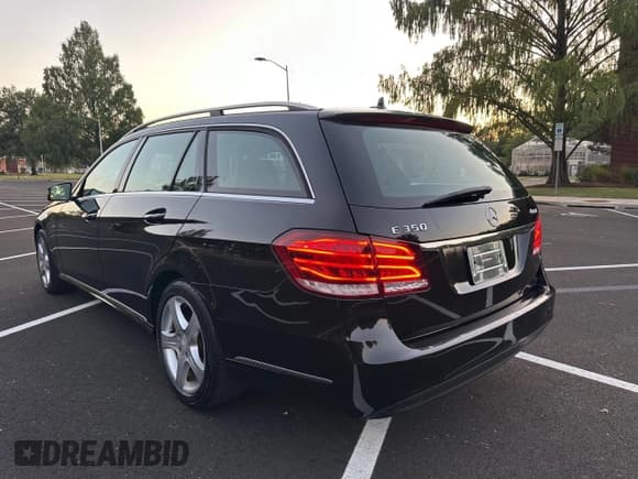 ✅ 2014 Mercedes-Benz E 350 Luxury • VIN: WDDHH8JB2EA981420 • Лот: 84056865. Опубликован ранее на Copart с пробегом 151 973 миль. Бесплатный доступ к архиву аукционных продаж из США и подробный отчёт об истории автомобиля на DreamBid. Изображение 3.