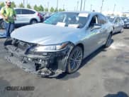 ✅ 2023 Lexus ES 300h • VIN: 58ADA1C14PU030909 • Lot: 42563919. Wystawiony na IAAI z przebiegiem 17 479 mil. Bezpłatny archiwum sprzedaży aukcyjnych z USA i szczegółowy raport historii pojazdu na DreamBid. Zdjęcie 19.