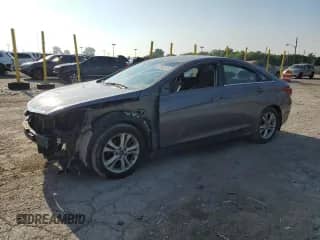 ✅ 2013 Hyundai Sonata GLS • VIN: 5NPEB4AC0DH765427 • Lot: 64684245. Wystawiony na Copart z przebiegiem 121 838 mil mil. Skorzystaj z bezpłatnego archiwum sprzedaży aukcyjnych z USA i zobacz szczegółowy raport historii pojazdu na DreamBid. Zdjęcie 1.