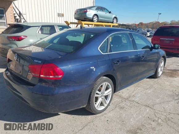 ✅ 2015 Volkswagen Passat SE • VIN: 1VWBV7A33FC072939 • Lot: 43613198. Wystawiony na IAAI z przebiegiem 136 683 mil. Bezpłatny archiwum sprzedaży aukcyjnych z USA i szczegółowy raport historii pojazdu na DreamBid. Zdjęcie 4.